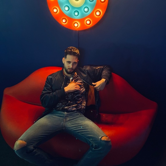 Meet your Posher, Eddier - Picture 1 of 1